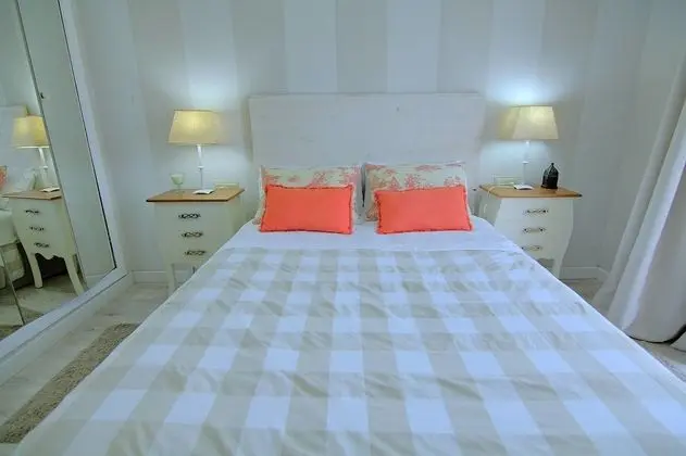 Apart Daire, 2 Yatak Odası, Teras, Havuz Manzaralı