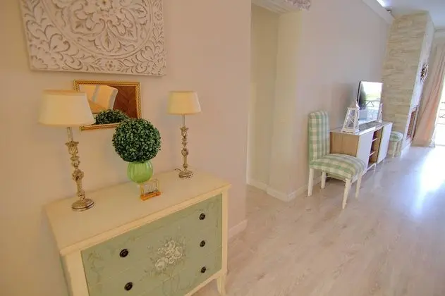 Apart Daire, 2 Yatak Odası, Teras, Havuz Manzaralı