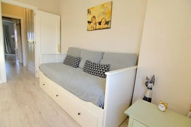 Apart Daire, 2 Yatak Odası, Teras, Havuz Manzaralı