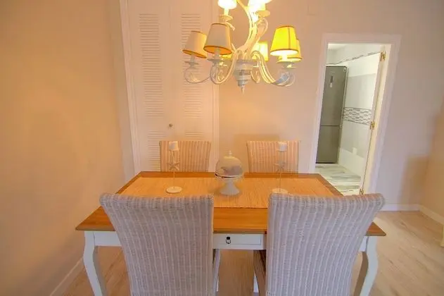 Apart Daire, 2 Yatak Odası, Teras, Havuz Manzaralı