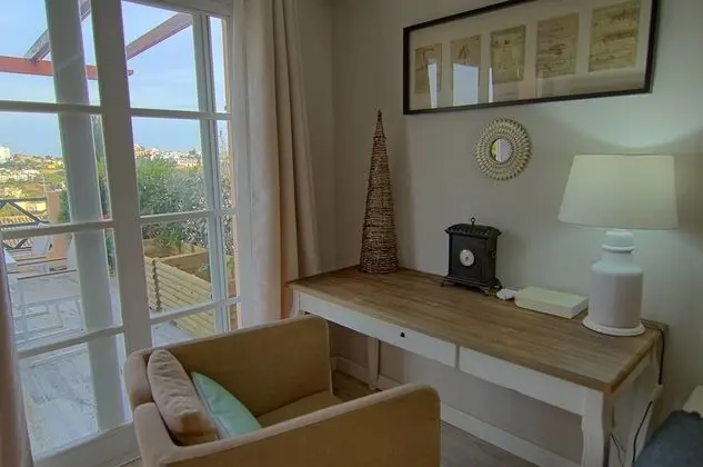 Apart Daire, 2 Yatak Odası, Teras, Havuz Manzaralı