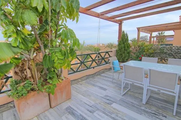 Apart Daire, 2 Yatak Odası, Teras, Havuz Manzaralı