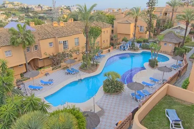 Apart Daire, 2 Yatak Odası, Teras, Havuz Manzaralı