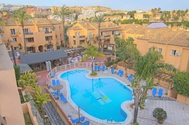 Apart Daire, 2 Yatak Odası, Teras, Havuz Manzaralı