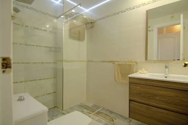 Apart Daire, 2 Yatak Odası, Teras, Havuz Manzaralı