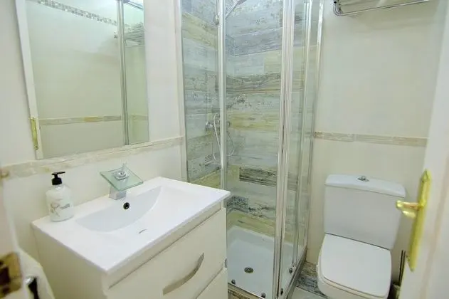 Apart Daire, 2 Yatak Odası, Teras, Havuz Manzaralı