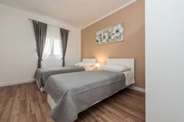 Ev (Oasis Village Villa - heated pool - H)