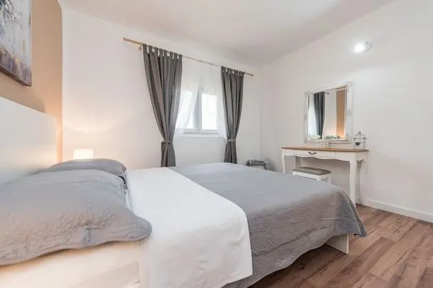 Ev (Oasis Village Villa - heated pool - H)