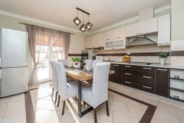 Ev (Oasis Village Villa - heated pool - H)