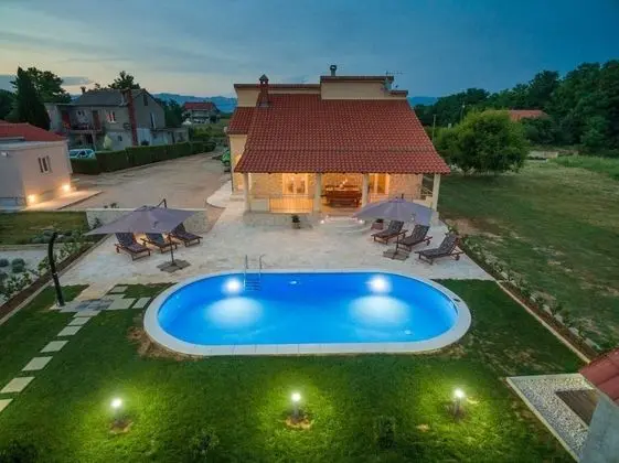 Ev (Oasis Village Villa - heated pool - H)
