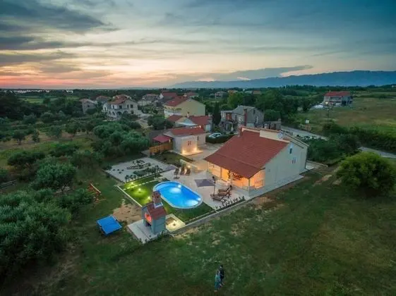 Ev (Oasis Village Villa - heated pool - H)