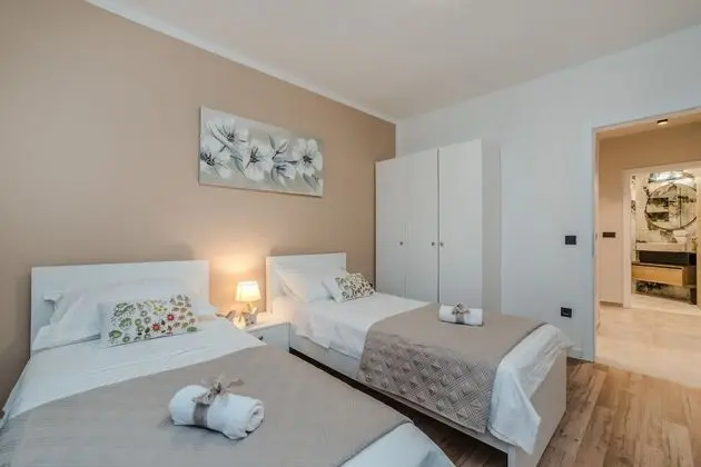 Ev (Oasis Village Villa - heated pool - H)