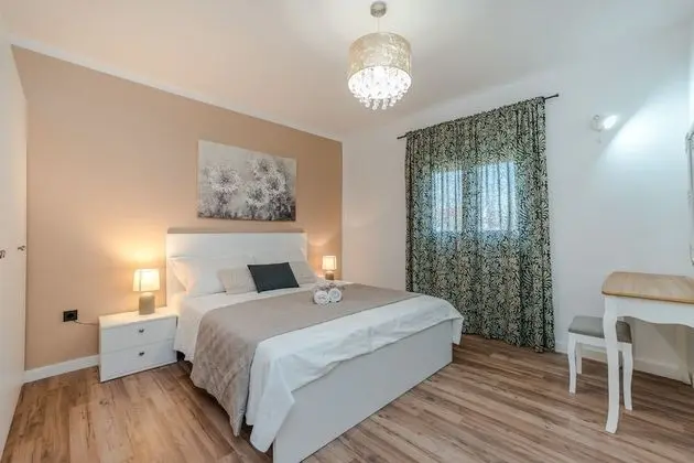 Ev (Oasis Village Villa - heated pool - H)