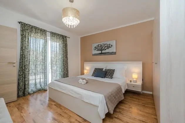 Ev (Oasis Village Villa - heated pool - H)
