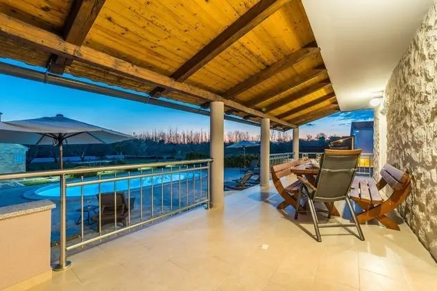 Ev (Oasis Village Villa - heated pool - H)