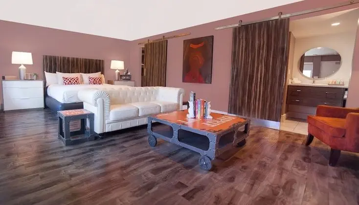Poolside King Suite