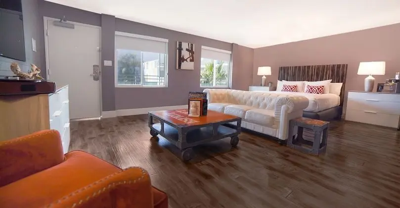 Poolside King Suite