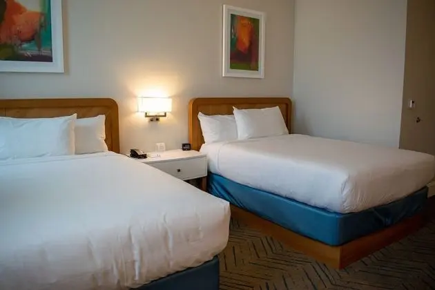 Deluxe Oda, 1 En Büyük (King) Boy Yatak, Veranda, Plaj Manzaralı (Deluxe King with Patio, Shower)