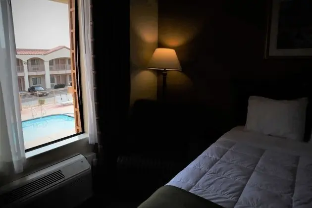 2 Queen Beds, Nonsmoking, Upgrade