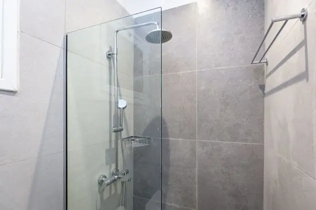 Twin Room, Street View