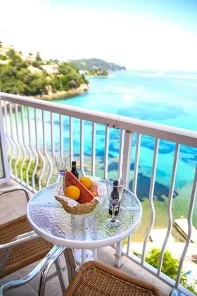 Üç Kişilik Oda, Deniz Manzaralı