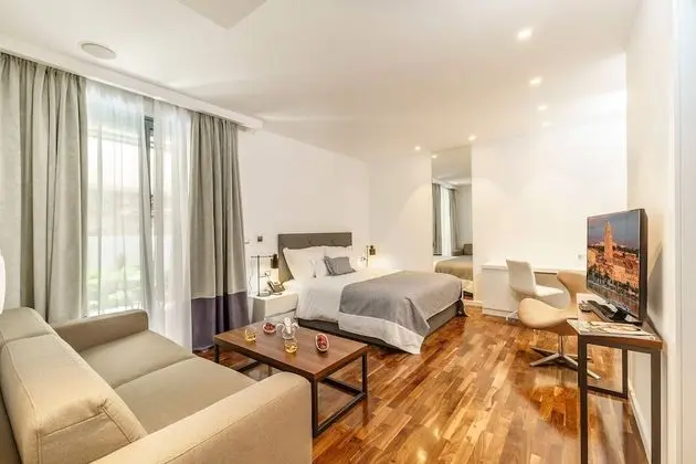 Deluxe Süit, Havuz Kullanımı, Bahçeli