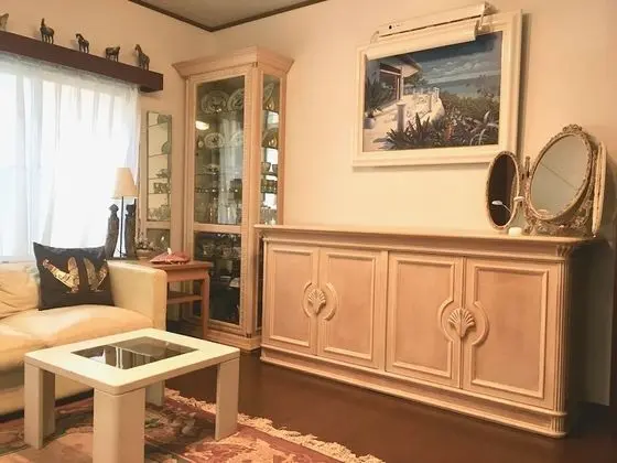 Üç Kişilik Oda, Sigara İçilmez (A, For 5 People)