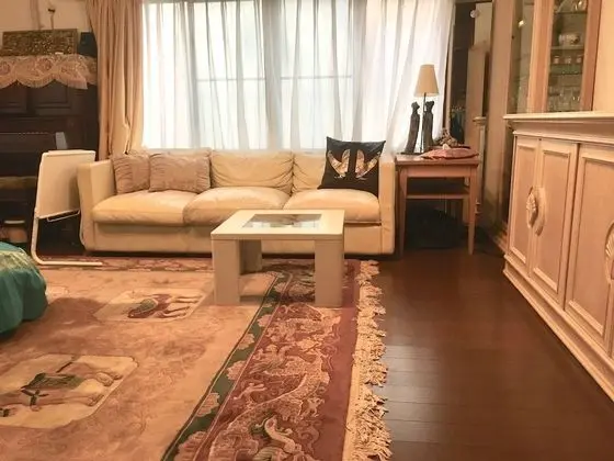 Üç Kişilik Oda, Sigara İçilmez (A, For 5 People)