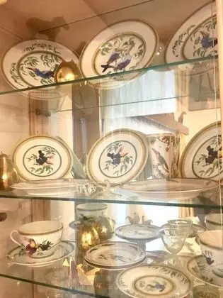 Üç Kişilik Oda, Sigara İçilmez (A, For 5 People)