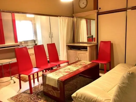 Üç Kişilik Oda, Sigara İçilmez (B)