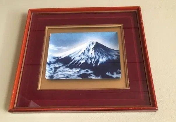 Üç Kişilik Oda, Sigara İçilmez (C)
