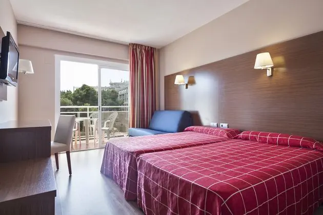 1 Çift Kişilik Veya 2 Tek Kişilik Yatak Capacity 3