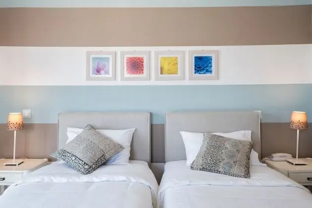 Üç Kişilik Oda, Deniz Manzaralı