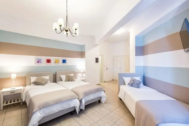 Üç Kişilik Oda, Deniz Manzaralı