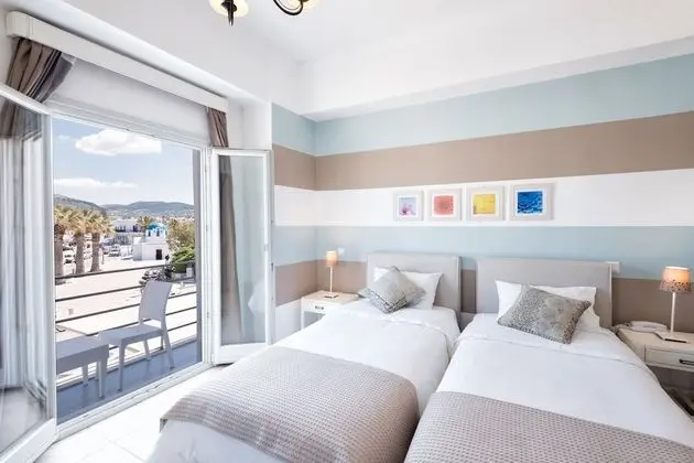 Üç Kişilik Oda, Deniz Manzaralı