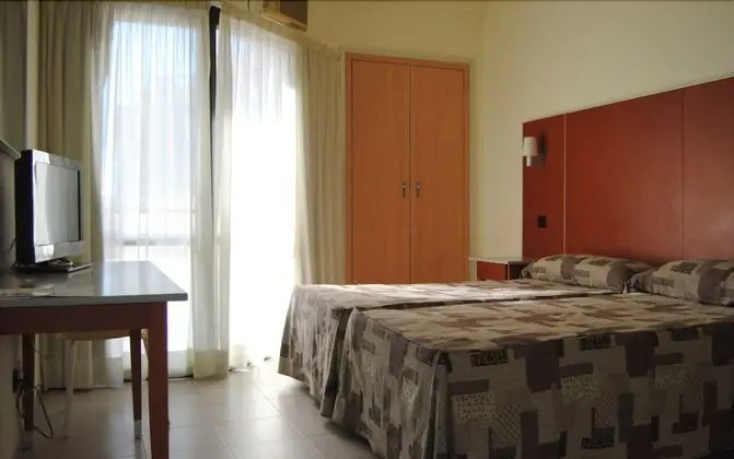 Standard Dört Kişilik Oda