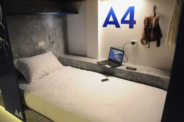 9-Bed Mixed Dormitory Single Bed