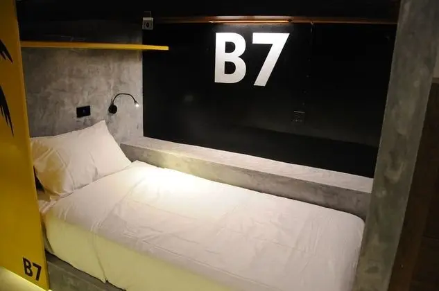9-Bed Mixed Dormitory Single Bed