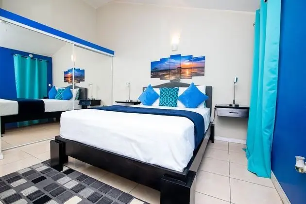 Oasis Townhouse Multiple Rooms, Beds