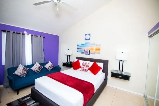 Oasis Townhouse Multiple Rooms, Beds