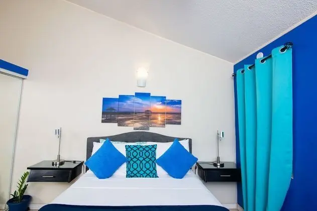 Oasis Townhouse Multiple Rooms, Beds