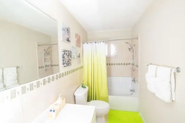 Oasis Townhouse Multiple Rooms, Beds