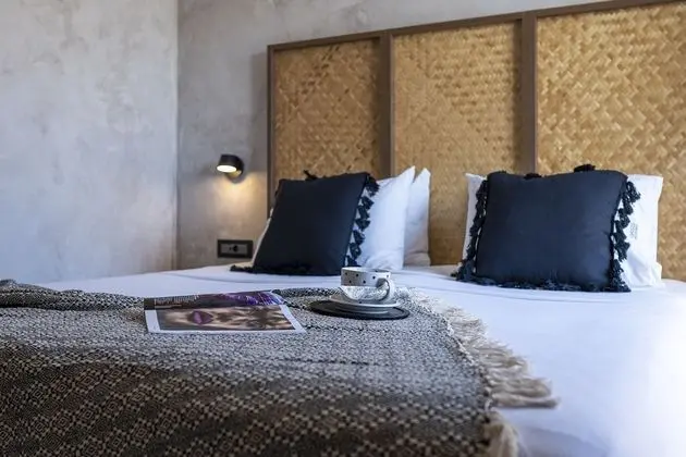 Deluxe Tek Büyük Yataklı Oda, Havuz Manzaralı
