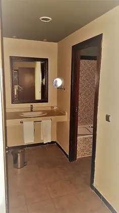 Deluxe Tek Büyük veya İki Ayrı Yataklı Oda, Birden Çok Yatak, Bahçe Manzaralı