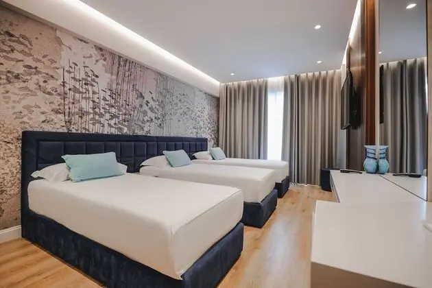 Üç Kişilik Oda, Deniz Manzaralı
