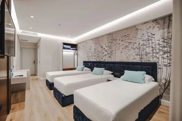 Üç Kişilik Oda, Deniz Manzaralı