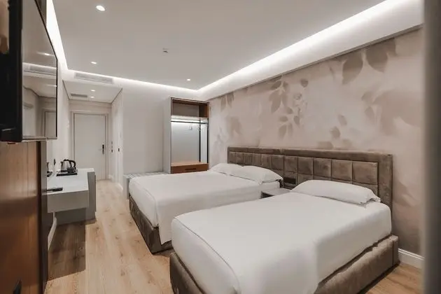 Üç Kişilik Oda, Deniz Manzaralı