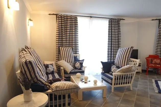 Deluxe Tek Büyük Yataklı Oda, Balkon, Kısmi Deniz Manzaralı