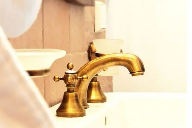 Deluxe Tek Büyük Yataklı Oda, Balkon, Kısmi Deniz Manzaralı
