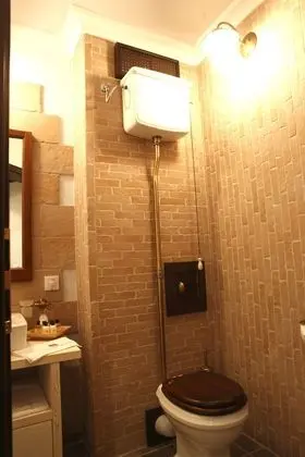 Tek Büyük Yataklı Oda, Balkon, Kısmi Deniz Manzaralı